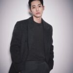 Lee Soo-hyuk Instagram – @fahrenheit.official 

@zyobb 
@imhrim 
@blow__jungho 
@idmakeupwakeup 

@ygad_official