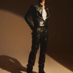 Lee Soo-hyuk Instagram – @marieclairekorea 

@mokjungwook 
@imhrim 
@blow__jungho 
@idmakeupwakeup 

@ygad_official