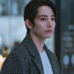 Lee Soo-hyuk Instagram - 어느 날 우리 집 현관으로 멸망이 들어왔다 - ‘차주익’ 저희 드라마를 사랑해 주신 모든 분들, 감독님, 작가님, 모든 스텝분들, 배우분들 정말 수고하셨습니다. 감사합니다! 주익이 👋🏻 그리고 별거 아닌 이수혁이 멋진 차주익이 될 수 있게 도와주신 감사한 분들 🙏🏻 @yg_stage @kimhyunmomo @ycm400 @ys870922 @kingmxker @name__ho @haeunheee @hye.rimi @stylist_teamchloe @minamon__ @blow__jungho @blow_nayoung @idmakeupwakeup 2021. 6. 29. 🙂