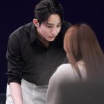 Lee Soo-hyuk Instagram - 어느 날 우리 집 현관으로 멸망이 들어왔다 - ‘차주익’ 저희 드라마를 사랑해 주신 모든 분들, 감독님, 작가님, 모든 스텝분들, 배우분들 정말 수고하셨습니다. 감사합니다! 주익이 👋🏻 그리고 별거 아닌 이수혁이 멋진 차주익이 될 수 있게 도와주신 감사한 분들 🙏🏻 @yg_stage @kimhyunmomo @ycm400 @ys870922 @kingmxker @name__ho @haeunheee @hye.rimi @stylist_teamchloe @minamon__ @blow__jungho @blow_nayoung @idmakeupwakeup 2021. 6. 29. 🙂