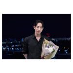 Lee Soo-hyuk Instagram - 어느 날 우리 집 현관으로 멸망이 들어왔다 - ‘차주익’ 저희 드라마를 사랑해 주신 모든 분들, 감독님, 작가님, 모든 스텝분들, 배우분들 정말 수고하셨습니다. 감사합니다! 주익이 👋🏻 그리고 별거 아닌 이수혁이 멋진 차주익이 될 수 있게 도와주신 감사한 분들 🙏🏻 @yg_stage @kimhyunmomo @ycm400 @ys870922 @kingmxker @name__ho @haeunheee @hye.rimi @stylist_teamchloe @minamon__ @blow__jungho @blow_nayoung @idmakeupwakeup 2021. 6. 29. 🙂