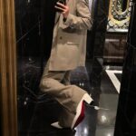Lee Soo-hyuk Instagram - 2023. 9. 4. @pcitykorea 🖤 @echun_paradise @chunjoanna @banksy @friezeofficial @sothebys 🙏🏻