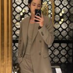 Lee Soo-hyuk Instagram - 2023. 9. 4. @pcitykorea 🖤 @echun_paradise @chunjoanna @banksy @friezeofficial @sothebys 🙏🏻