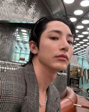 Lee Soo-hyuk Instagram - @gucci