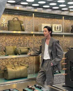 Lee Soo-hyuk Instagram - @gucci