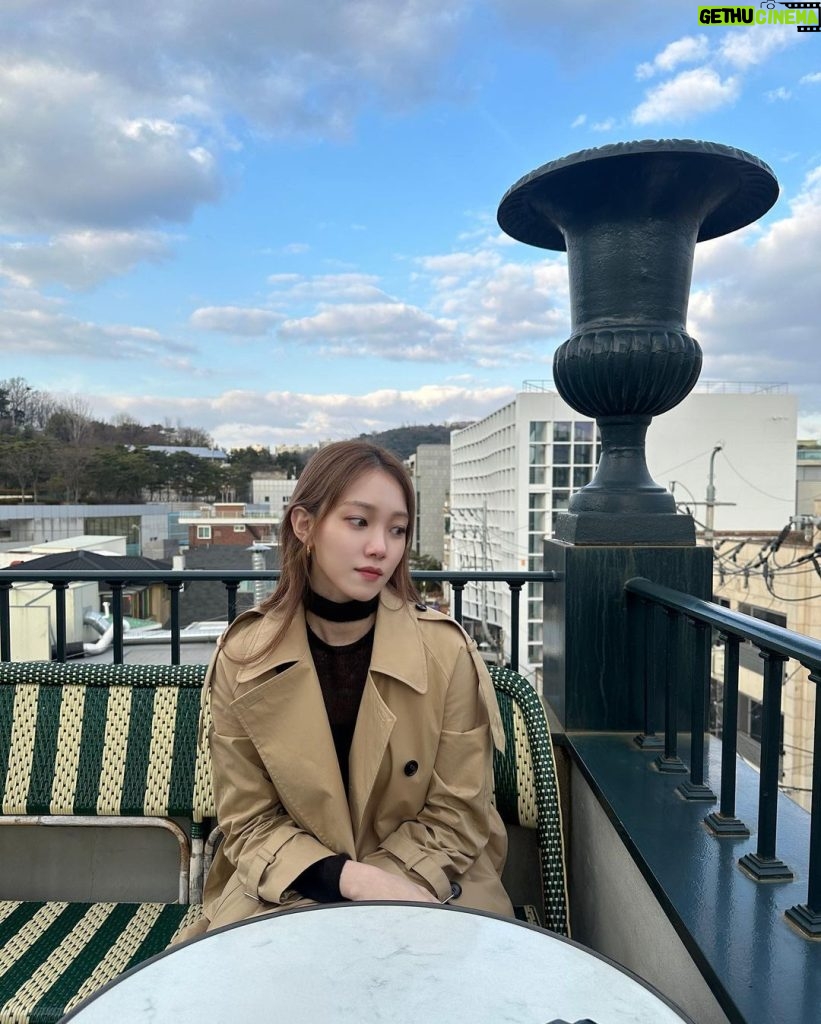 Lee Sung-kyoung Instagram - 오랜만에 외출 시 낮과 저녁의 온도변화