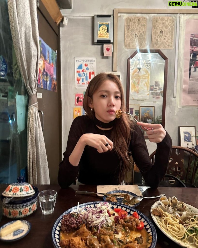 Lee Sung-kyoung Instagram - 오랜만에 외출 시 낮과 저녁의 온도변화