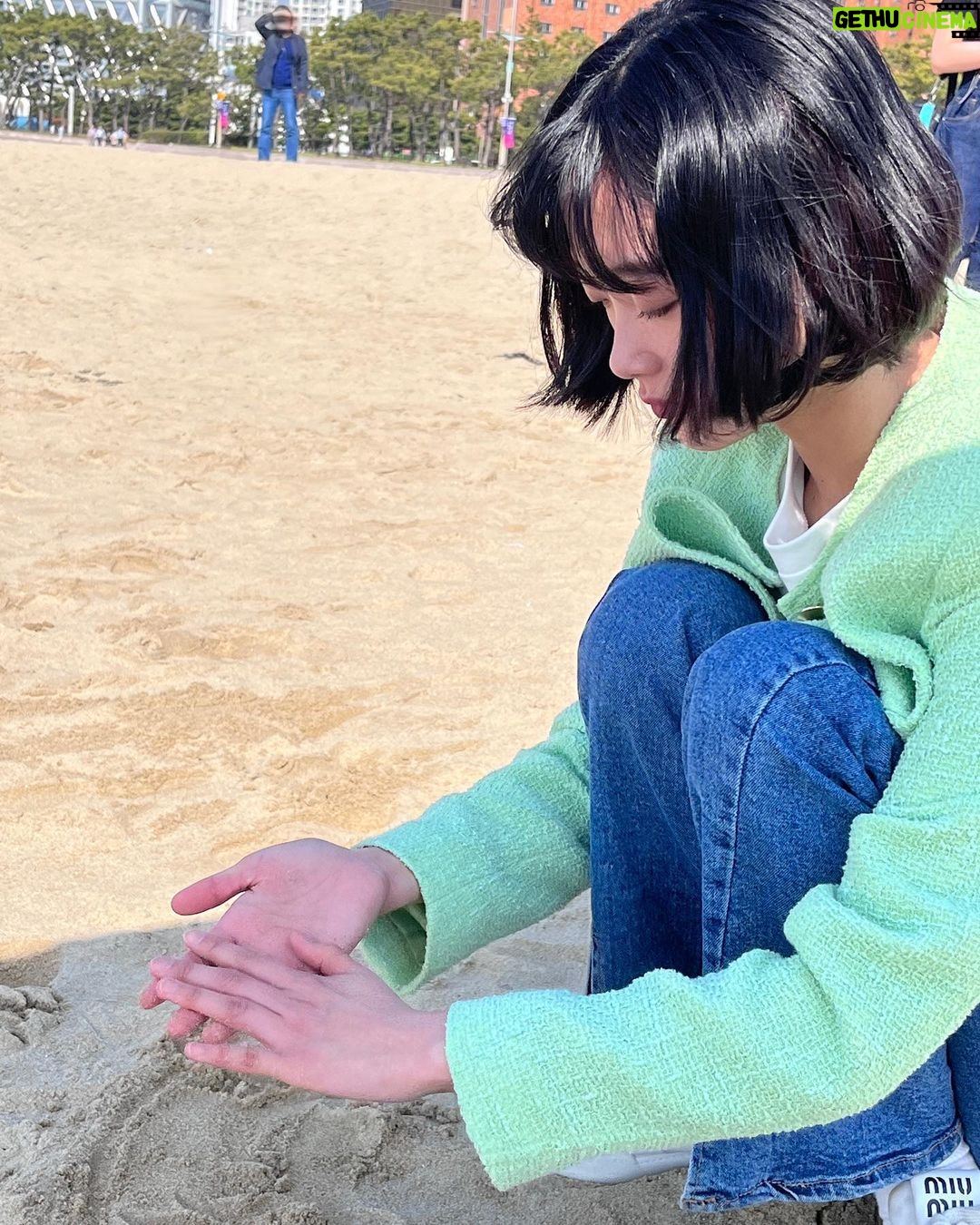 Lee You-mi Instagram - #힘쎈여자강남순 pm10:30 쩍벌 안쩍벌 그사이어딘가💚🩵🤍