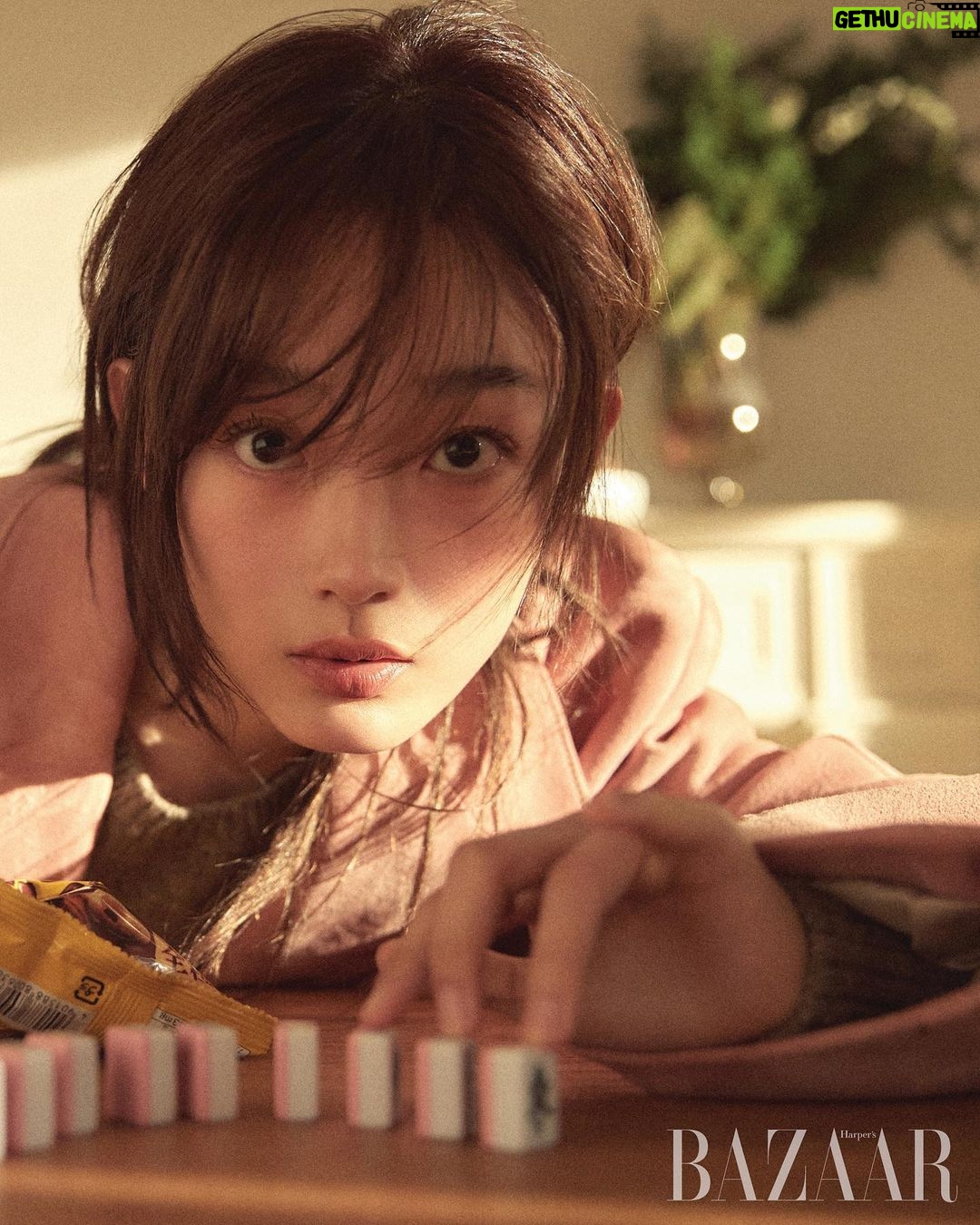 Lee You-mi Instagram - @harpersbazaarkorea 몽글몽글🥰