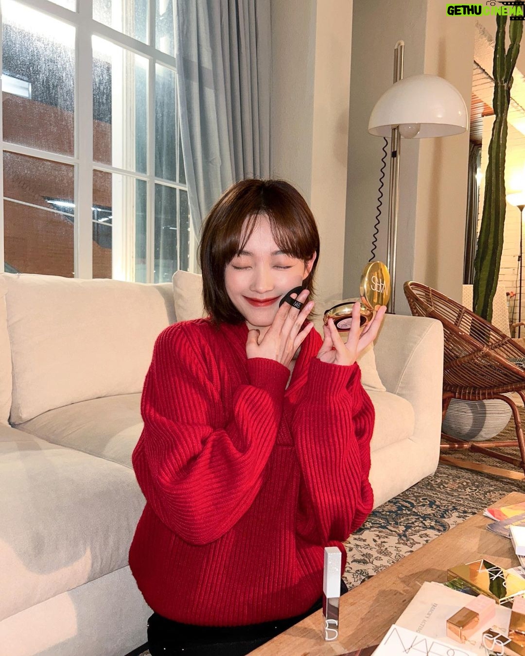 Lee You-mi Instagram - 나스♥️유미 @narscosmeticskorea @narsissist #광고 #나스 #나스홀리데이2023컬렉션 #속광쿠션 #파워매트립스틱