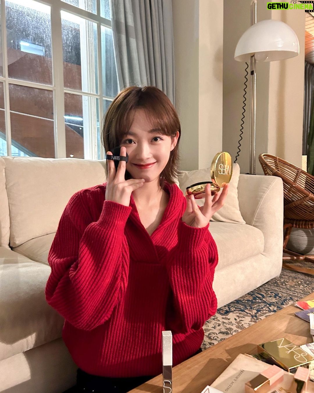 Lee You-mi Instagram - 나스♥️유미 @narscosmeticskorea @narsissist #광고 #나스 #나스홀리데이2023컬렉션 #속광쿠션 #파워매트립스틱