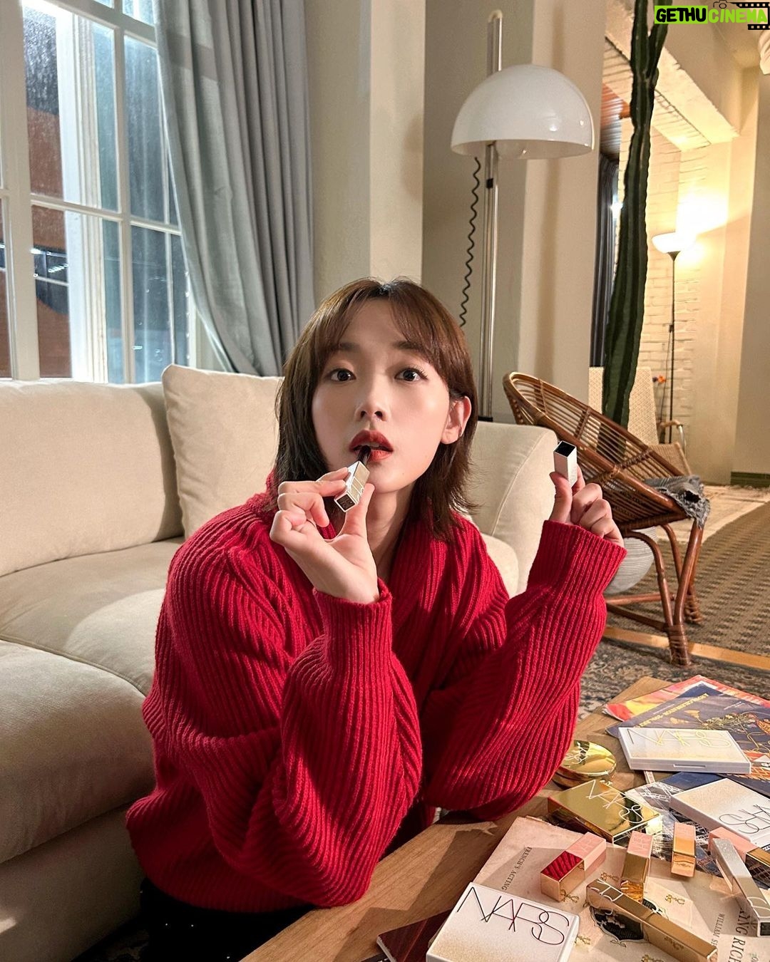 Lee You-mi Instagram - 나스♥️유미 @narscosmeticskorea @narsissist #광고 #나스 #나스홀리데이2023컬렉션 #속광쿠션 #파워매트립스틱