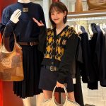 Lee You-mi Instagram - @miumiu 미우아이비팝업스토어 오픈! 26일전에 얼른 출발!!!! 팝업 에서만 만날수 있는!!! 소장욕구 가득한 아이템들이 기다려요~🩷 #MiuMiu #MiuIvy #미우미우 #광고 현대백화점 무역센터점