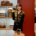 Lee You-mi Instagram - @miumiu 미우아이비팝업스토어 오픈! 26일전에 얼른 출발!!!! 팝업 에서만 만날수 있는!!! 소장욕구 가득한 아이템들이 기다려요~🩷 #MiuMiu #MiuIvy #미우미우 #광고 현대백화점 무역센터점