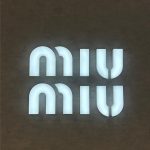 Lee You-mi Instagram - @miumiu 미우아이비팝업스토어 오픈! 26일전에 얼른 출발!!!! 팝업 에서만 만날수 있는!!! 소장욕구 가득한 아이템들이 기다려요~🩷 #MiuMiu #MiuIvy #미우미우 #광고 현대백화점 무역센터점
