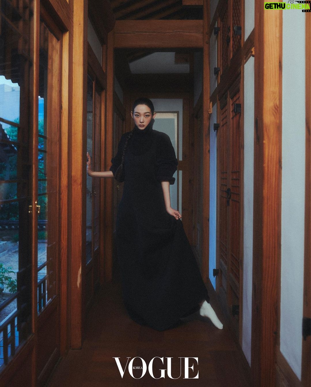 Lee You-mi Instagram - @voguekorea 수상하다 수상해🌧️