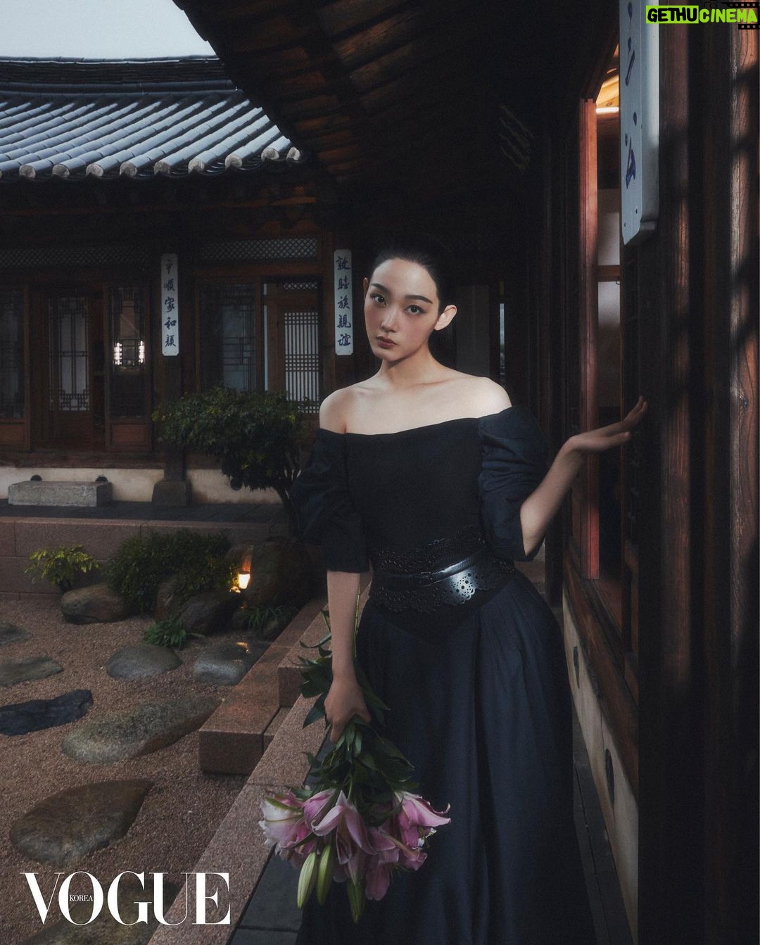 Lee You-mi Instagram - @voguekorea 수상하다 수상해🌧️