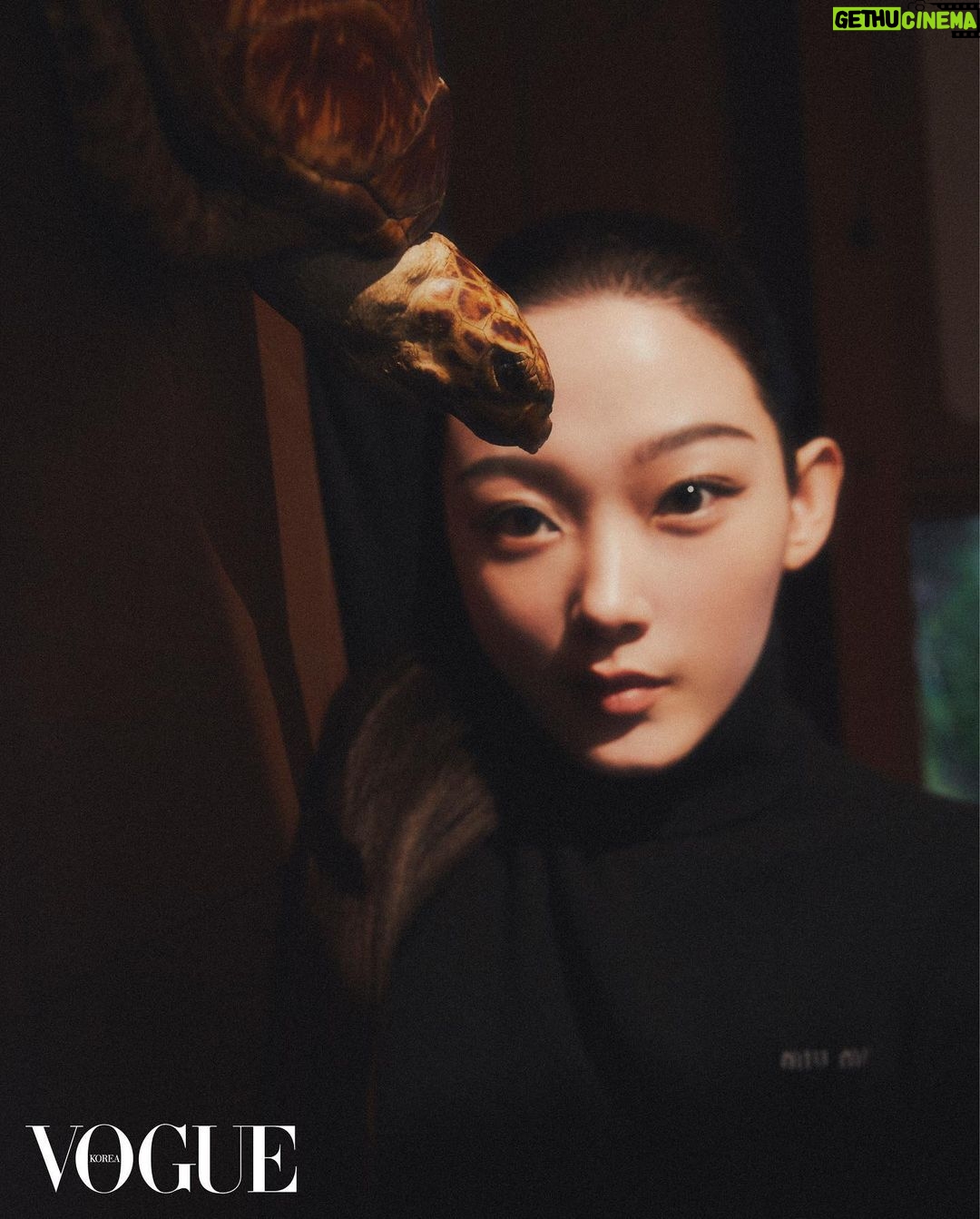 Lee You-mi Instagram - @voguekorea 수상하다 수상해🌧️