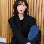 Lee You-mi Instagram - 🖤일단 찍어 준다니까 찍혀보기🖤
