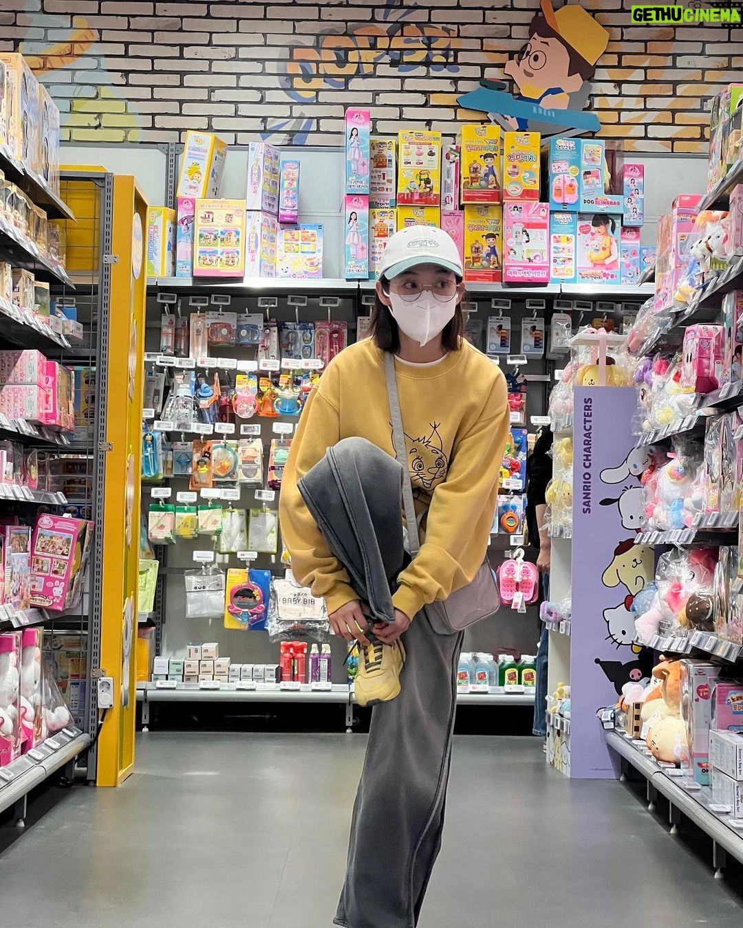 Lee You-mi Instagram - 사진을 끝가지 보는걸 추천 숨겨왔던 가발속 숨겨왔던 동심속