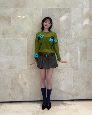 Lee You-mi Instagram - 오늘 9시에 축구 응원하고 
TV 켜놓은 김에 JTBC 틀어10시 50분에 하는 첫방송 
#힘쎈여자강남순 보자구🩵