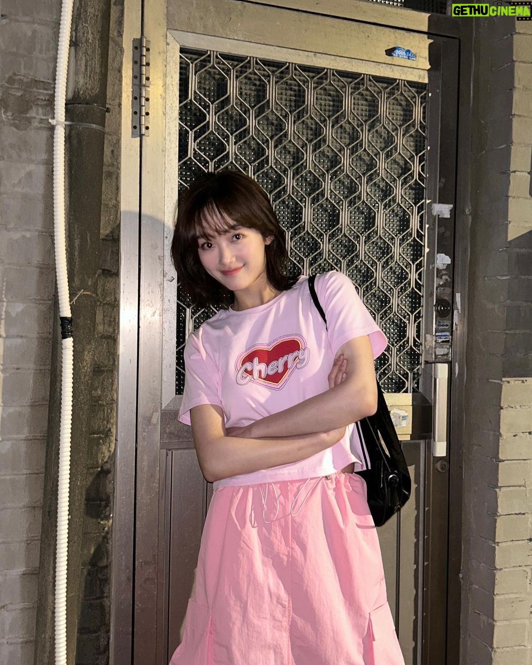 Lee You-mi Instagram - 분홍색 참 싫어하는데 분홍색 참 많아요 제가 .... 왜지? 💕