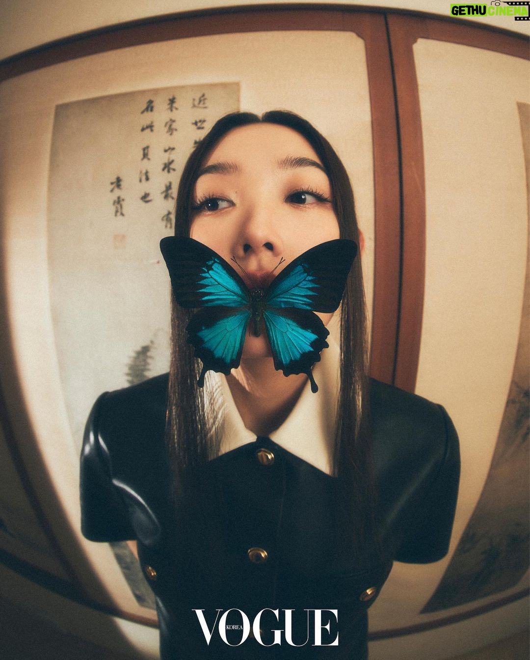 Lee You-mi Instagram - @voguekorea 수상하다 수상해🌧️