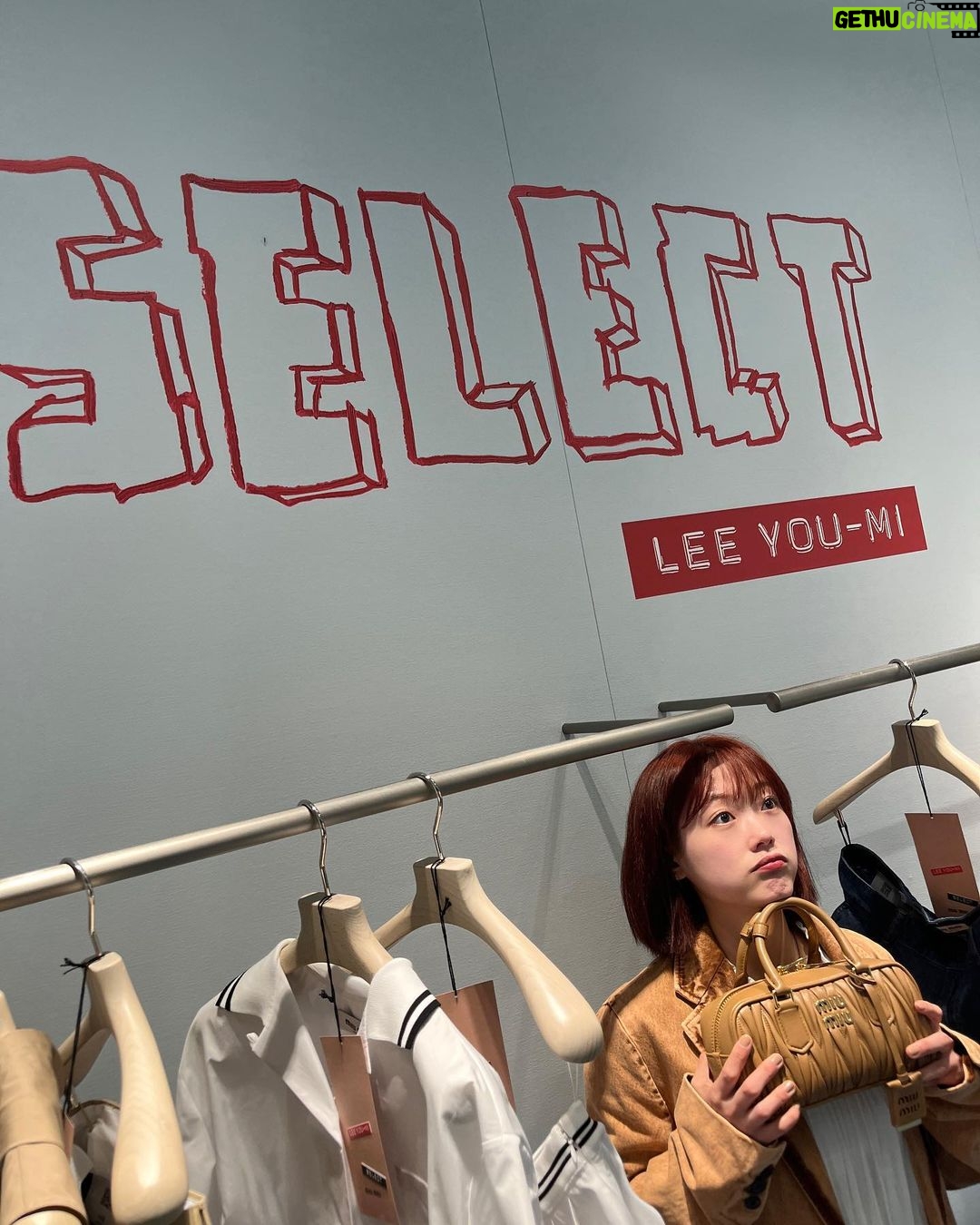 Lee You-mi Instagram - 미우미우 청담으로 놀러오세용 >_< 사진맛집❤️ #miumiu #miumiuselect