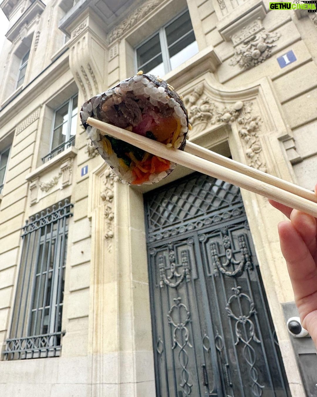 Lee You-mi Instagram - #paris #김밥 먹은 사람 나야나 🎵