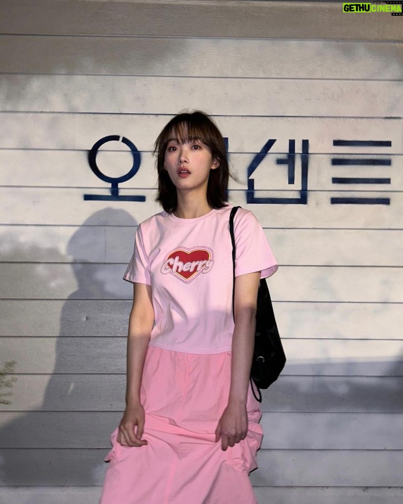 Lee You-mi Instagram - 분홍색 참 싫어하는데 분홍색 참 많아요 제가 .... 왜지? 💕
