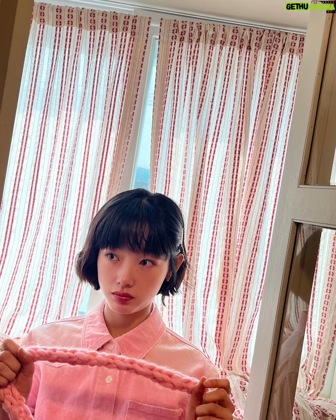 Lee You-mi Instagram - 제가 핑크를 진짜 싫어하는데요 핑크는 예뻐요 #옷장#핑크#지분#최대주주
