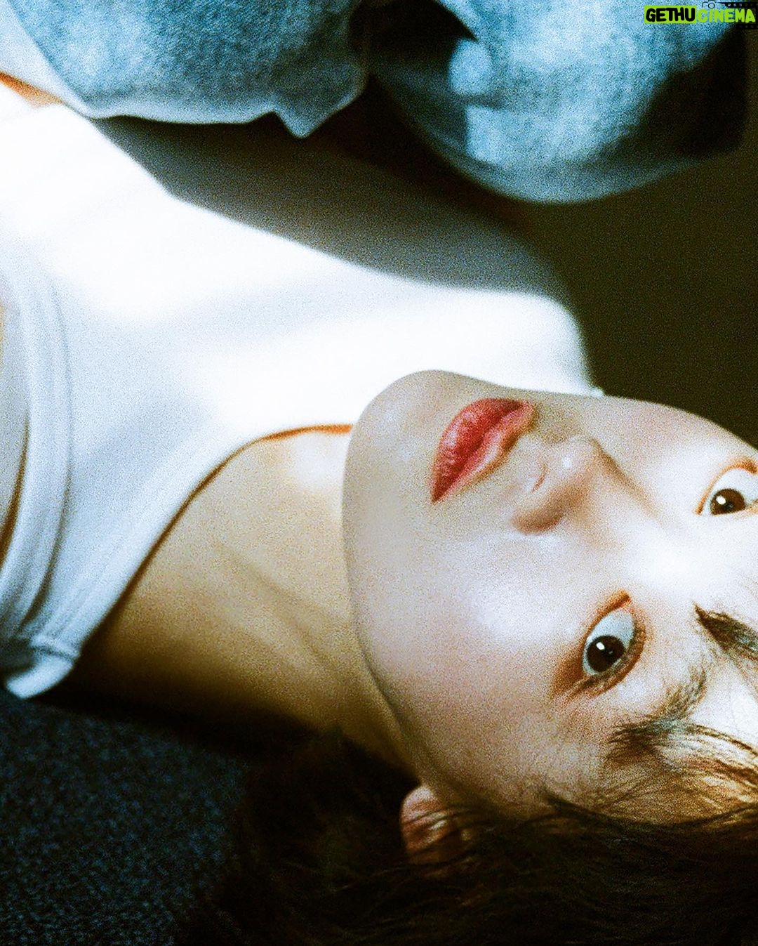 Lee You-mi Instagram - 🖤필름 좋아🖤