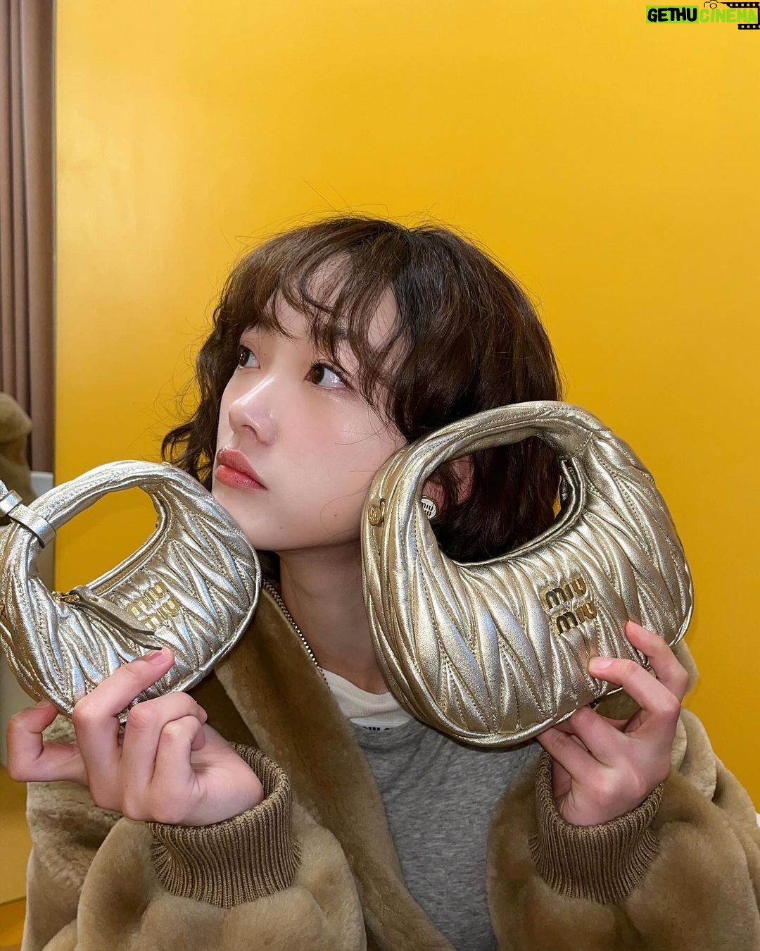 Lee You-mi Instagram - ✨Bling Bling✨ @MiuMiu #MiuMiuHoliday #광고