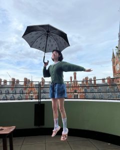 Lee You-mi Instagram - ☂️🐥🌂 우산타고 런던 갔나봐? 2022.09.07