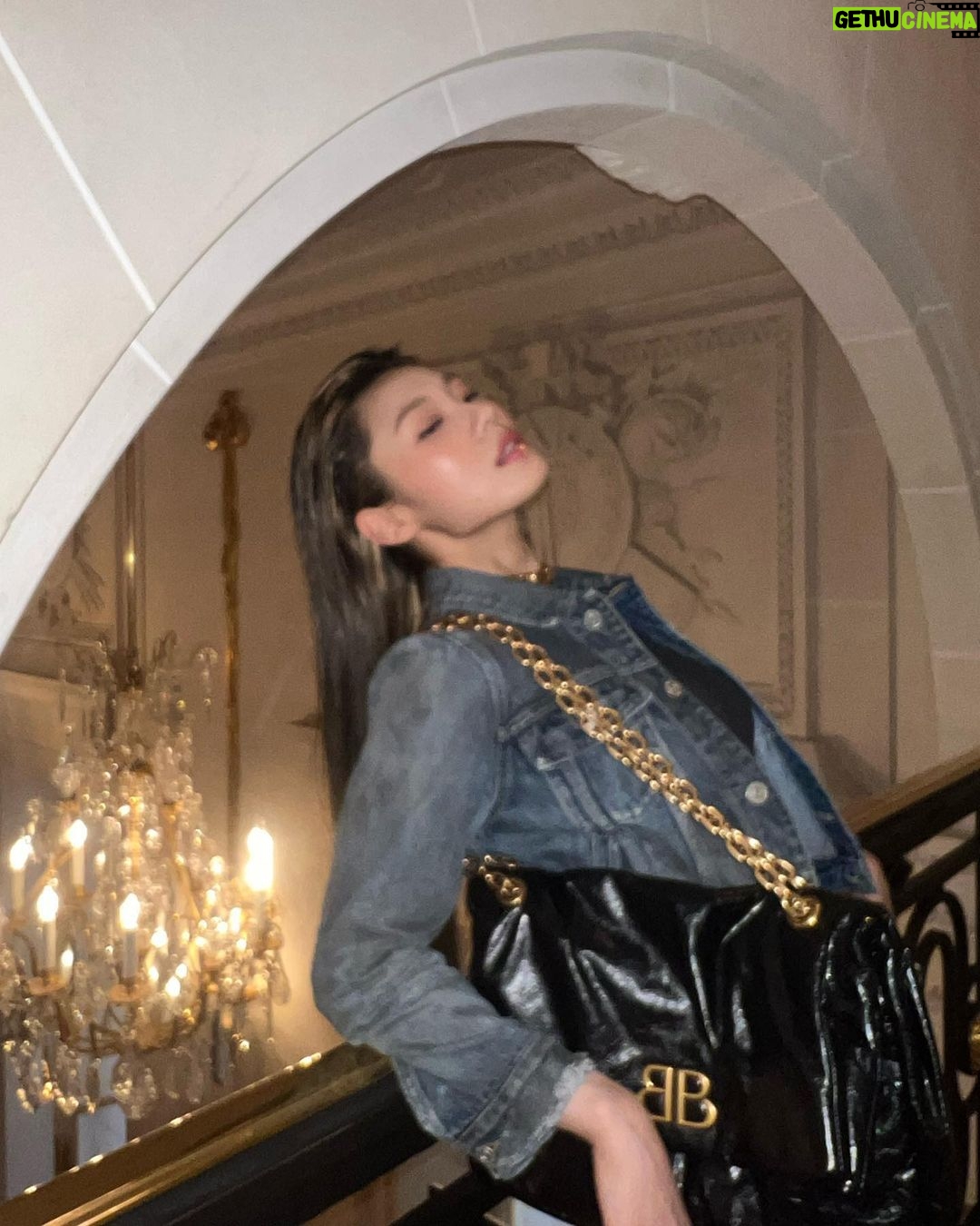 Leejung Lee Instagram - Leejung loves @balenciaga