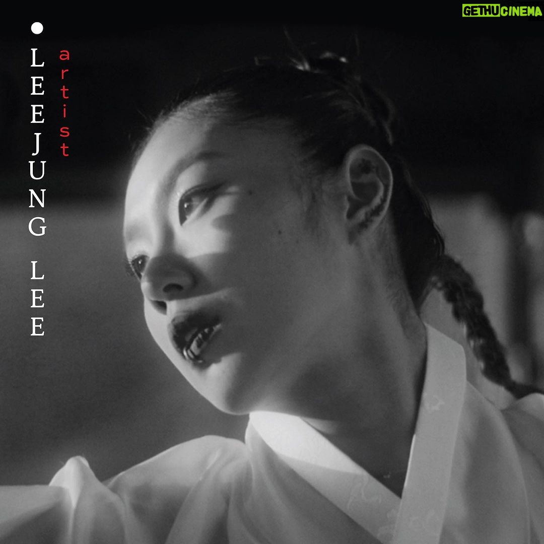 Leejung Lee Instagram - ( ● ) PROJECT 《2023 한류연계 협업콘텐츠(한지) 기획개발 지원 사업》 (재)한국공예·디자인문화진흥원에서는 국내·외 영향력을 갖춘 한류문화예술인과 경쟁력을 갖춘 기업·작가와의 협업을 통해 한지 활용의 확대를 도모합니다. 또한 유통 플랫폼 연계 지원으로 지속 생산 가능한 한지 수요를 창출하고자 ‘2023 한류연계 협업콘텐츠(한지) 기획개발 지원’ 사업을 추진하고 있습니다. ( ● ) EXHIBIT 《봄을 오르다. ESCALADER LE PRINTEMPS》2024.1.18.-2024.1.22. PARIS NORD VILLEPINTE MAISON&OBJET CRAFT ZONE 5A HALL G54 @maisonetobjet ( ● ) CREDIT 한류 IP: 박선기, 이갑철, 리정 주최: 문화체육관광부 주관: (재)한국공예·디자인문화진흥원 수행: 모라비안앤코, 아엘시즌 기획 및 연출: 김미연