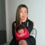 Leejung Lee Instagram – _
This bag with ring details.. everything is so on point💍🤍
디테일이 너무 예쁜 맥퀸 주얼 호보 미니백🌹

#알렉산더맥퀸 #AlexanderMcQueen #McQueenHoboBag #McQueenSS23