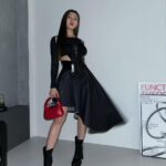 Leejung Lee Instagram – _
This bag with ring details.. everything is so on point💍🤍
디테일이 너무 예쁜 맥퀸 주얼 호보 미니백🌹

#알렉산더맥퀸 #AlexanderMcQueen #McQueenHoboBag #McQueenSS23