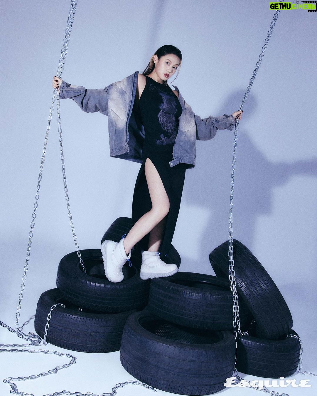 Leejung Lee Instagram - @crocskorea X @esquire.korea 🤍 #광고 #crocs #crocskorea #크록스