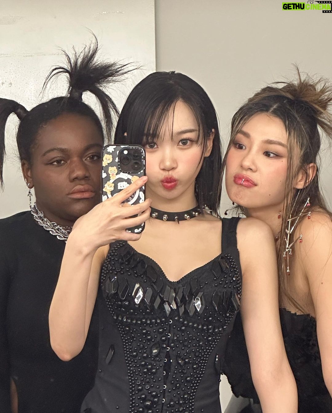Leejung Lee Instagram - _ @dazedkorea 💙 @hmlycp
