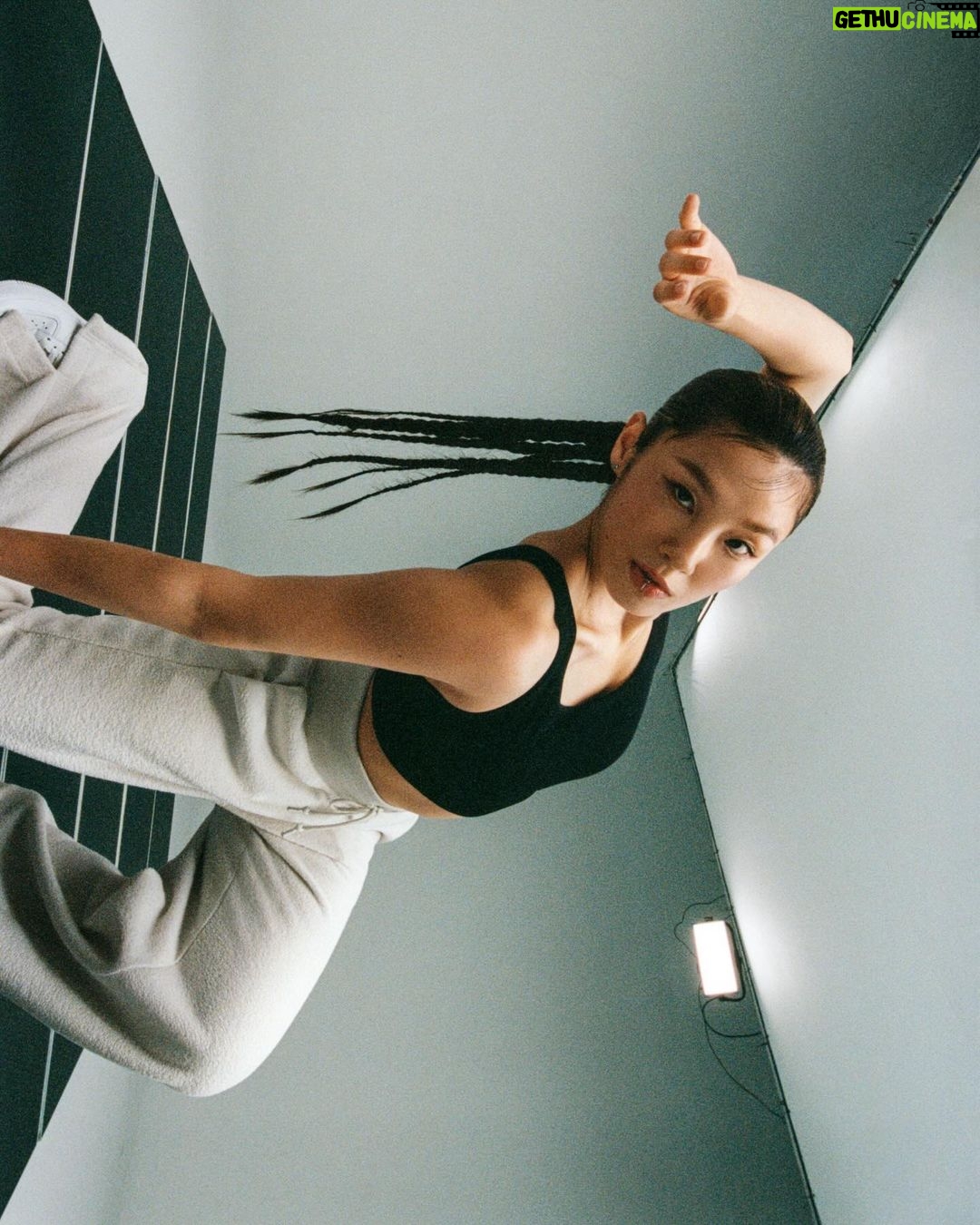 Leejung Lee Instagram - Secure doesn’t have to mean constricted. Tap to shop the Zenvy Collection and FIND YOUR SOFT. _______ Choreographer and dancer @leejung_lee is wearing the Zenvy Bra. 지지력이 나의 몸과 움직임을 답답하게 만든다는 것은 편견일 뿐. 지금 젠비 컬렉션을 통해, 당신만의 유연하고 부드러운 지지력을 찾아보세요.