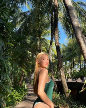 Leejung Lee Instagram - _
In a paradise with people who make my actual life paradise✨🌴 every photo by @monika_shin 🖤