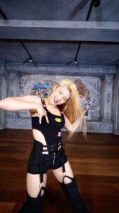 Leejung Lee Instagram - _ 💖Pink Venom😈 by @blackpinkofficial Original dance break made by me🖤 Flimed by @naaaaa_yen 🎥