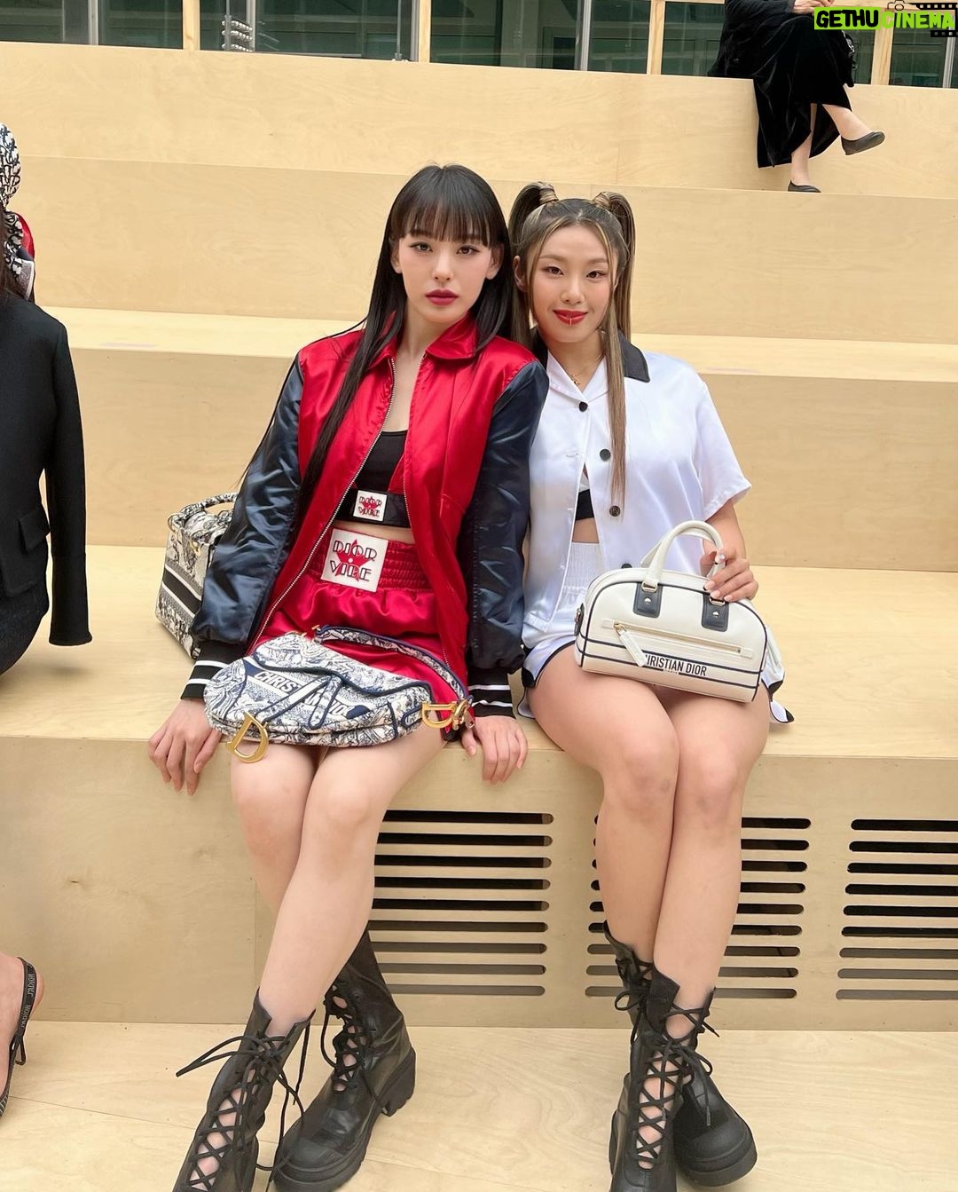 Leejung Lee - 383.2K Likes - _
#DiorFall22 #Dior @dior @mariagraziachiuri ❤️🤍