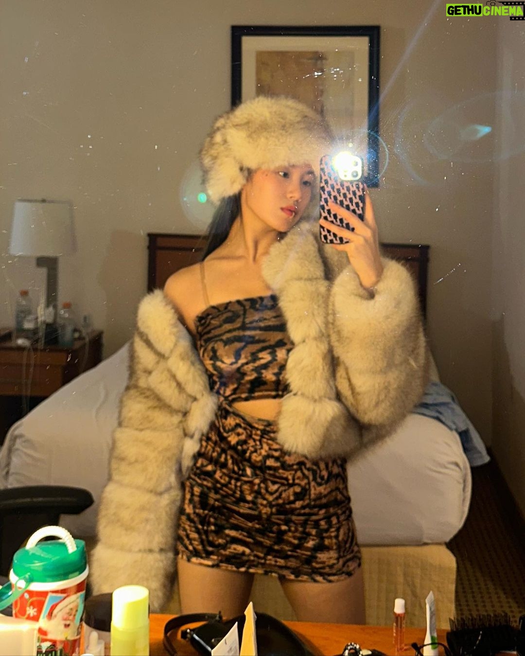 Leejung Lee - 278.8K Likes - _
so am i 24 or 26