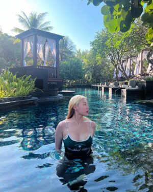Leejung Lee Instagram - _
In a paradise with people who make my actual life paradise✨🌴 every photo by @monika_shin 🖤