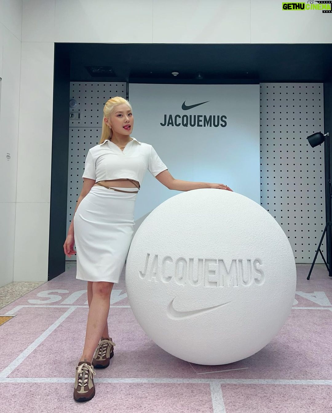 Leejung Lee Instagram - _ @jacquemus X @nike = 🤍🌊🎾