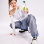 Leejung Lee Instagram - #광고 나에게 딱 좋은 수분 에너지💚 #씨그램 #seagram #감출수없는짜릿함 @cocacola_korea
