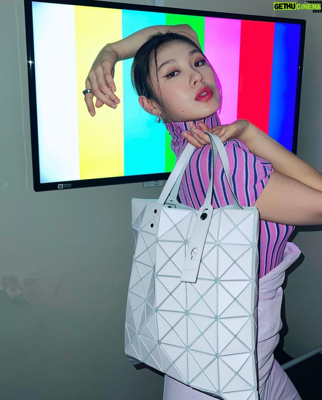 Leejung Lee Instagram - #광고 I could wear pink everyday with @meisseymiyake_official @baobaoisseymiyake_official 💕 #미이세이미야케 #meisseymiyake #바오바오백 #BAOBAO
