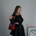 Leejung Lee Instagram - _ This bag with ring details.. everything is so on point💍🤍 디테일이 너무 예쁜 맥퀸 주얼 호보 미니백🌹 #알렉산더맥퀸 #AlexanderMcQueen #McQueenHoboBag #McQueenSS23